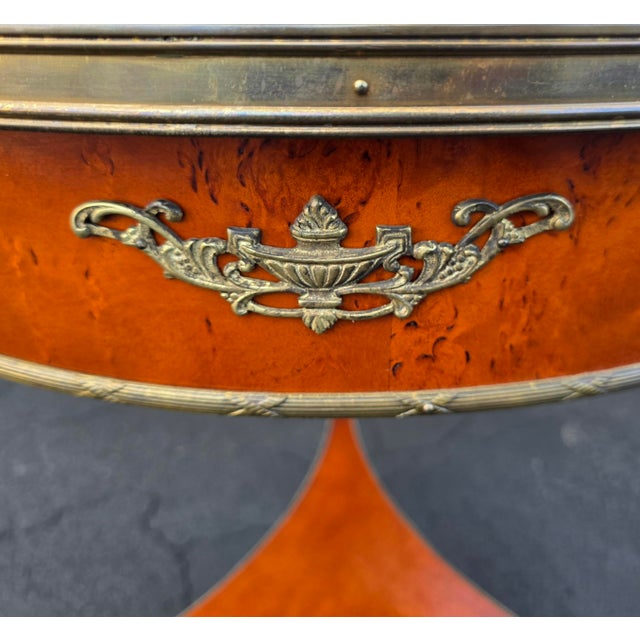 Neoclassical Pair of Mid 20th Century John Widdicomb Neoclassical Figured Burlwood Side Tables With Brass Galleries and Bronze Ram's Head Mounts For Sale - Image 3 of 13