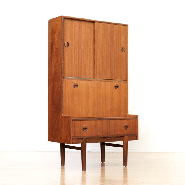 Mid Century Liquor Cabinet Wall Unit by Turnidge of London For Sale In Los Angeles - Image 6 of 10
