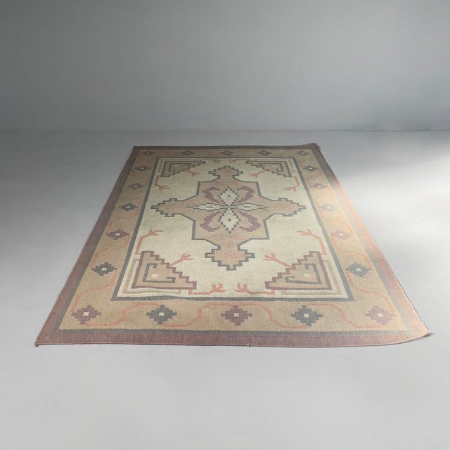 Italian modern short-pile rug with geometric pattern, 1980s Short-pile rectangular rug featuring a tribal-inspired...