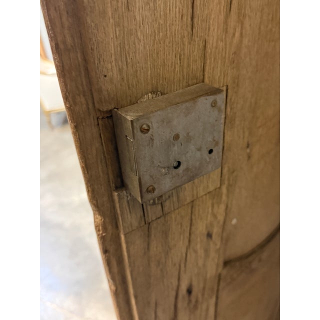 French Pair of 19th Century French Louis XV Style Curved Oak Doors For Sale - Image 3 of 8
