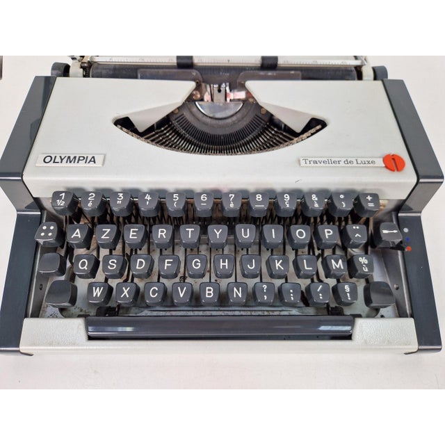 Vintage Traveller De Luxe Typewriter with Case from Olympia, 1970s For Sale - Image 9 of 10