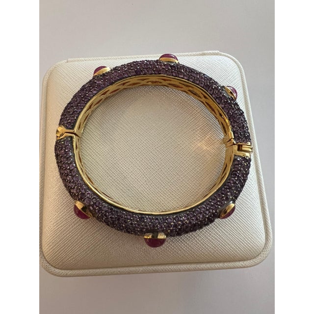 Contemporary Bochic “Capri” Red Ruby & Multi Color Sapphires Bangle Set In 18K Gold & Silver For Sale - Image 3 of 12