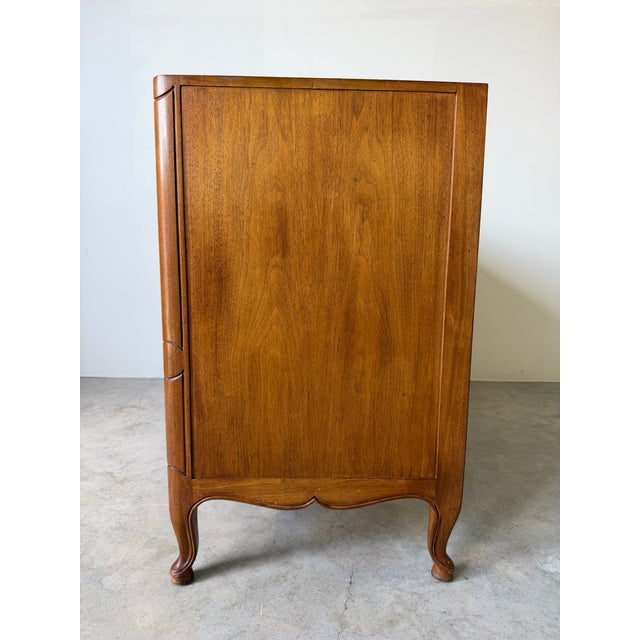 1960s Vintage French Provincial Louis XV Style Walnut & White Marble Top Three-Drawer Commode For Sale - Image 9 of 16