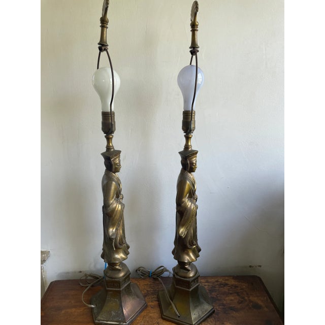 Pair of Hollywood Regency Asian Figural Table Lamps — Chinoiserie Bronze-Tone Sculptural Lamps For Sale In Philadelphia - Image 6 of 10