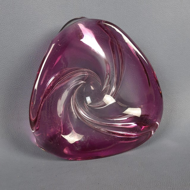 Modern Art Deco Fuchsia Crystal Centerpiece from Val St-Lambert, 1930s For Sale - Image 3 of 11