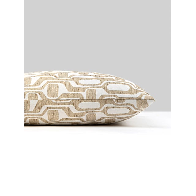 This happy and chic cotton blend takes inspiration from iconic 60s style. Offered in 6 mod-like hues, Telly makes a...