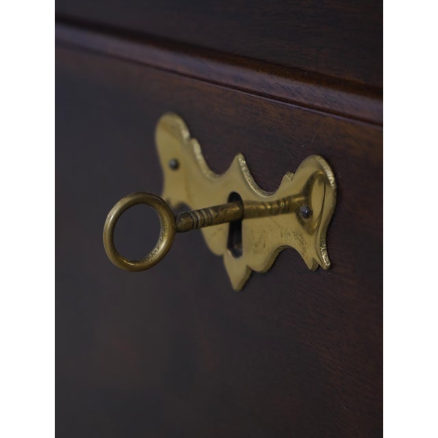 Wood 1970s Henkel Harris Virginia Galleries Jamestown Mahogany Server For Sale - Image 7 of 18