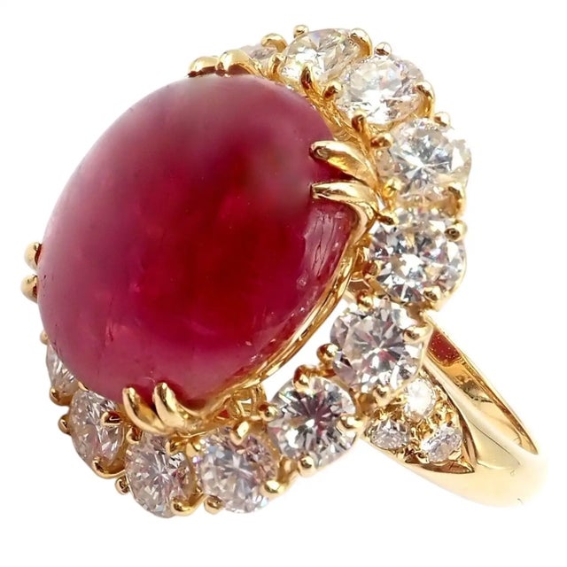 Contemporary 1960s Van Cleef & Arpels Large Cabochon Burmese No Heat Ruby Diamond Gold Ring Gia, Size 6 For Sale - Image 3 of 15