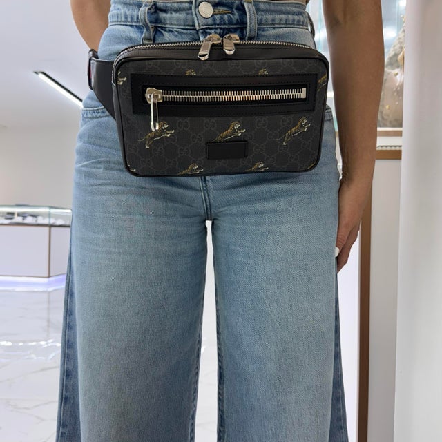 Brand: Gucci Measurements (W x H x D): 9.25" x 5.5" x 2" Weight: 425.00 grams Gucci GG monogram supreme tigers black...