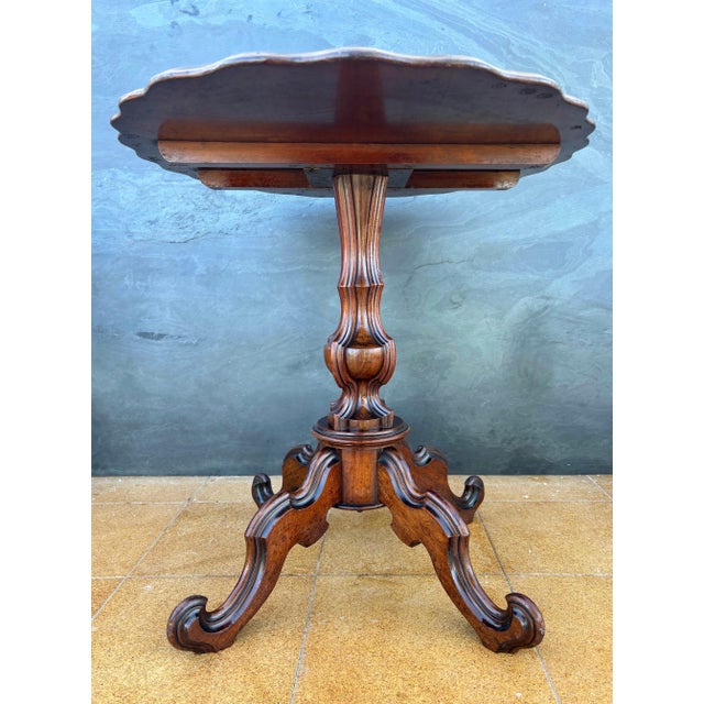Victorian 1920s Victorian Tilt-Top Rotating Pedestal Table With Scalloped Edge For Sale - Image 3 of 12