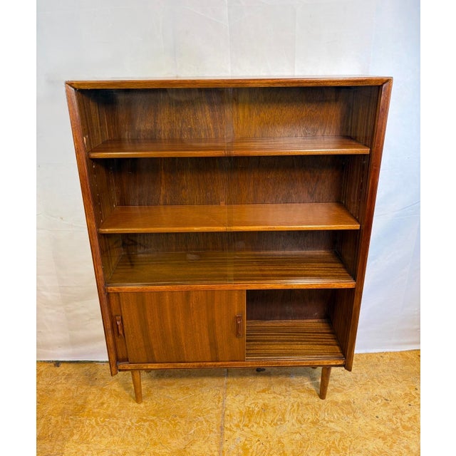 Mid-Century Modern Teak Bookcase by Herbert E. Gibbs, 1960 For Sale - Image 4 of 10
