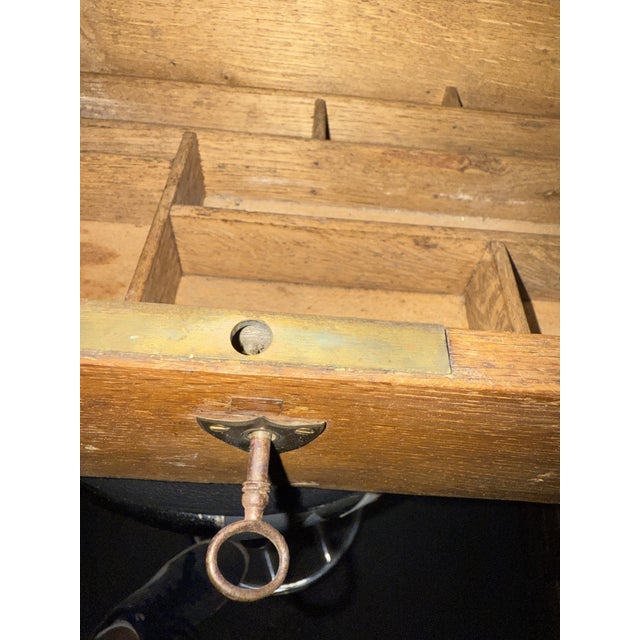 Compartment Box in Wood, in Very Good conditions. Designed 1920 to 1949