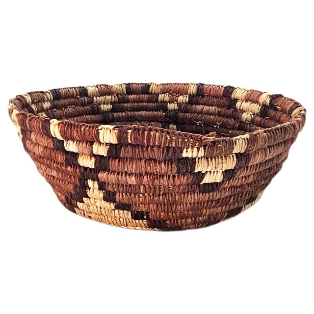 Southwestern Coiled Basket Bowl With Devil’s Claw Pattern, 6.25" For Sale - Image 4 of 9