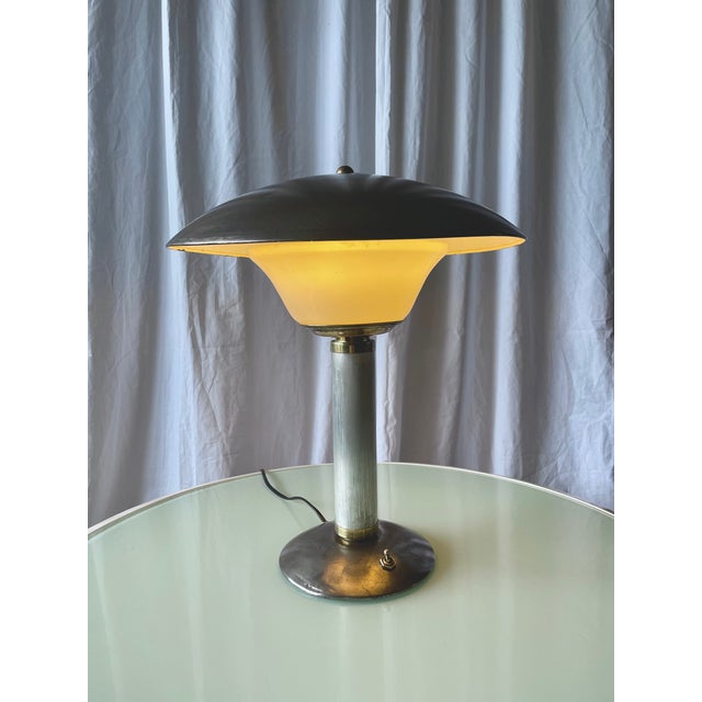 Jumo table lamp, model 350, made in the 1960s. A modernist design with clean lines, it inherits the art deco aesthetic...