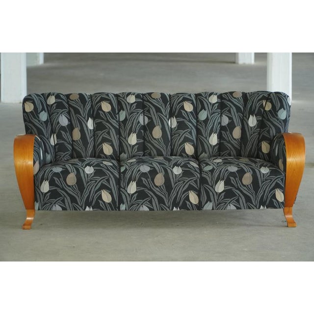 1940s Danish Art Deco 3-Seater Sofa in Elm with Floral Upholstery, 1940s For Sale - Image 5 of 18