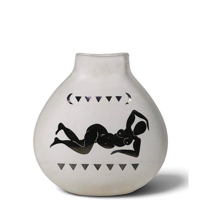 Postmodern Cameo Art Glass Vase Att. To Fellerman and Raabe C. 1990's For Sale - Image 3 of 13