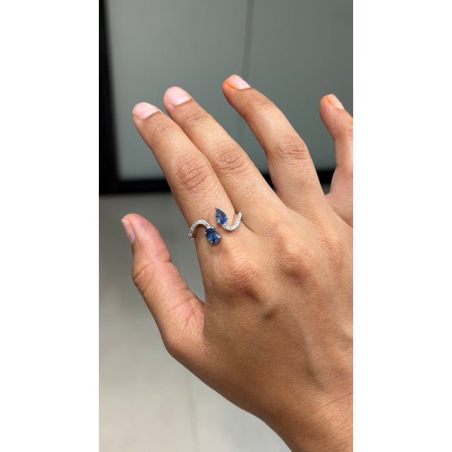 14k Gold Pear & Oval Cut Blue Sapphire & Diamond Bypass Toi Et Moi Ring Size 4 For Sale In New York - Image 6 of 17