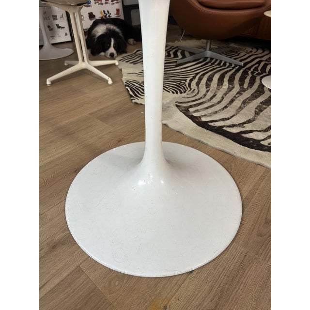 Tulip Table in Carrara Marble by Eero Saarinen for Knoll Inc. / Knoll Internationa, 1980s For Sale - Image 6 of 12