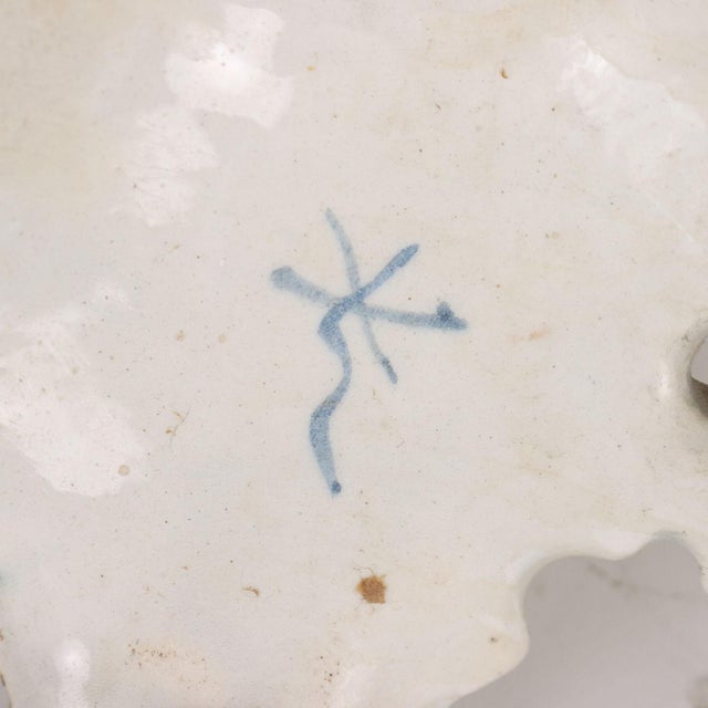 First Half 19th Century Majolica Leaf Shaped Centerpiece For Sale - Image 9 of 11