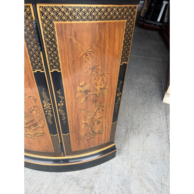 Drexel Heritage 1980s Drexel 'Et Cetera' Chinoiserie Decorated Corner Display Cabinet For Sale - Image 4 of 17