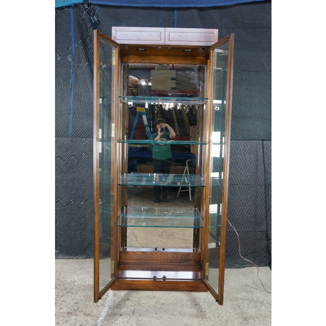Mid Century Henredon Scene One Oak Campaign Curio Display Cabinet Vitrine 1979 For Sale - Image 11 of 18