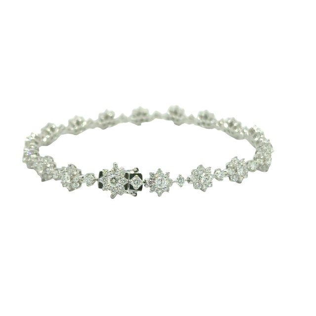 Diamond 18k White Gold Star-Halo Tennis Bracelet For Sale - Image 4 of 6