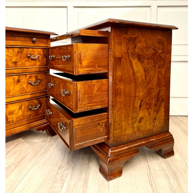 Brown Pair of Mid-Century Georgian Revival Burr Walnut Bachelor's Chests Nightstands For Sale - Image 8 of 18