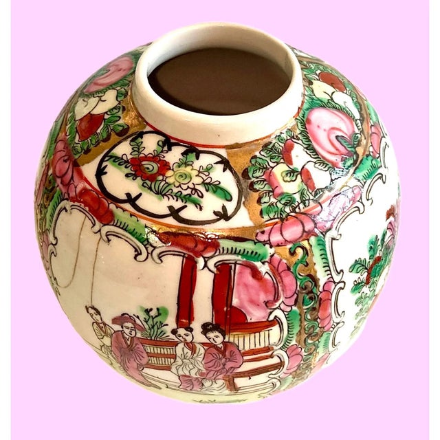 Ceramic 1950s Famille Rose / Rose Medallion Chinese Vase For Sale - Image 7 of 10