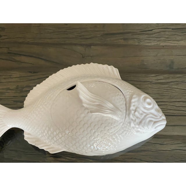 1970s Bordallo Pinheiro White Majolica Fish Tureen For Sale In Miami - Image 6 of 6