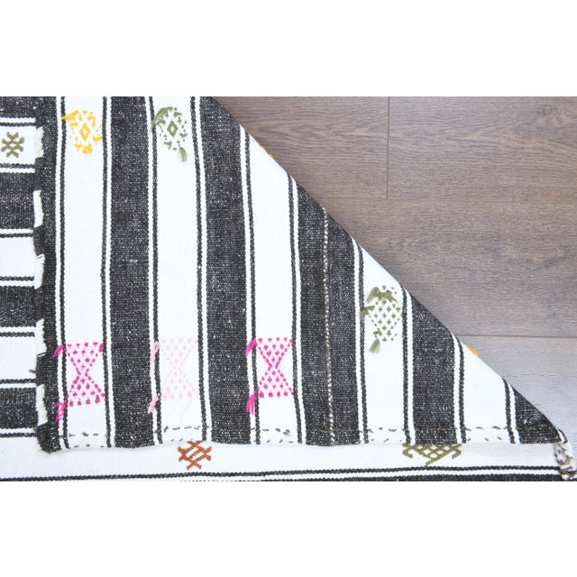 White Vintage Turkish Oushak Handmade Wool Cotton White Kilim Area Rug For Sale - Image 8 of 11