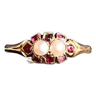 Victorian Garnet Pearl 18k Gold Ring, Circa 1860, Size 10 For Sale