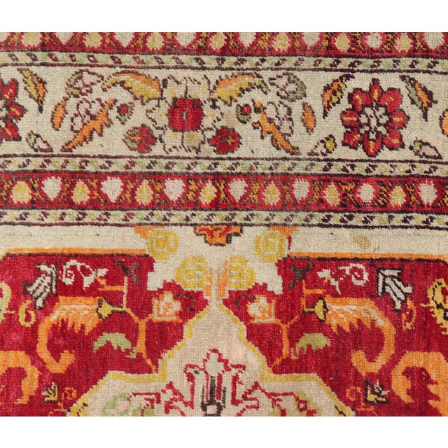 Early 20th Century Antique Turkish Fine Sivas Rug With Center Medallion in Red, Yellow & Light Green For Sale - Image 10 of 13