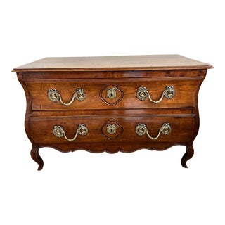 Early 18th Century Bowfront Walnut Chest of Drawers For Sale