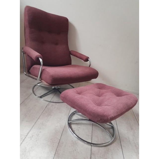 An incredible find for Mid-Century Modern and Space Age design collectors: a fully authentic Gelderland Model 400 swivel...