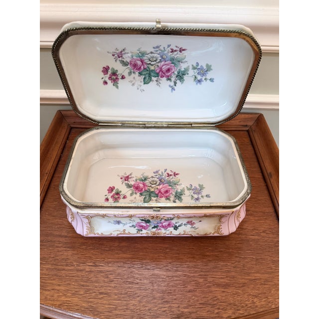 Large Antique French Sèvres-Style Porcelain Bombe Casket Box | Boucher Pastoral Scene | Rose Pink & Gilt | c.1880–1900 For Sale In Boston - Image 6 of 11