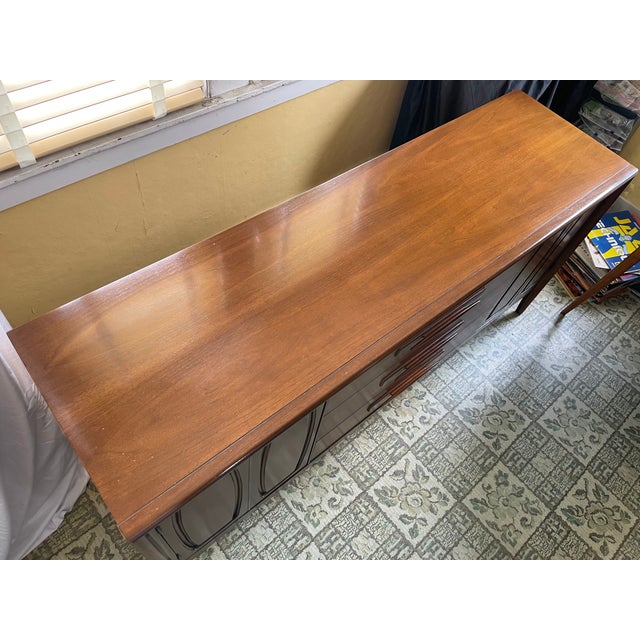 Vintage 1960s Mid-Century Modern Broyhill “Emphasis” Credenza For Sale - Image 9 of 17
