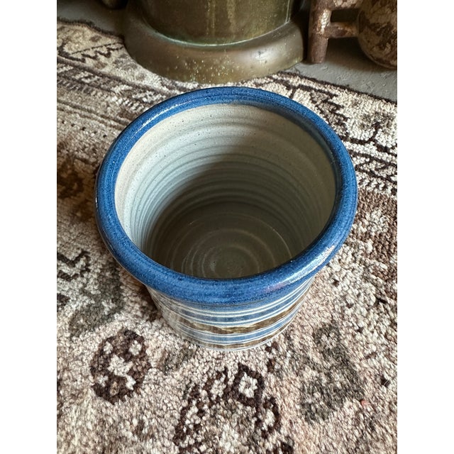 Traditional 1998 Studio Pottery Vase Mocha Ware Style Utensil Vessel Signed and Stamped For Sale - Image 3 of 7