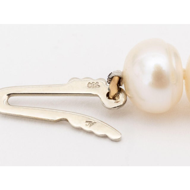 White Classic Freshwater Pearl 18k Yellow Gold Sapphire and Diamond Necklace For Sale - Image 8 of 8