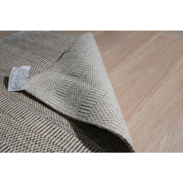 Contemporary 3x5 Trendy Dahlia Beige Solid Geometric Modern Handmade Small Wool Carpet Rug For Sale - Image 3 of 8
