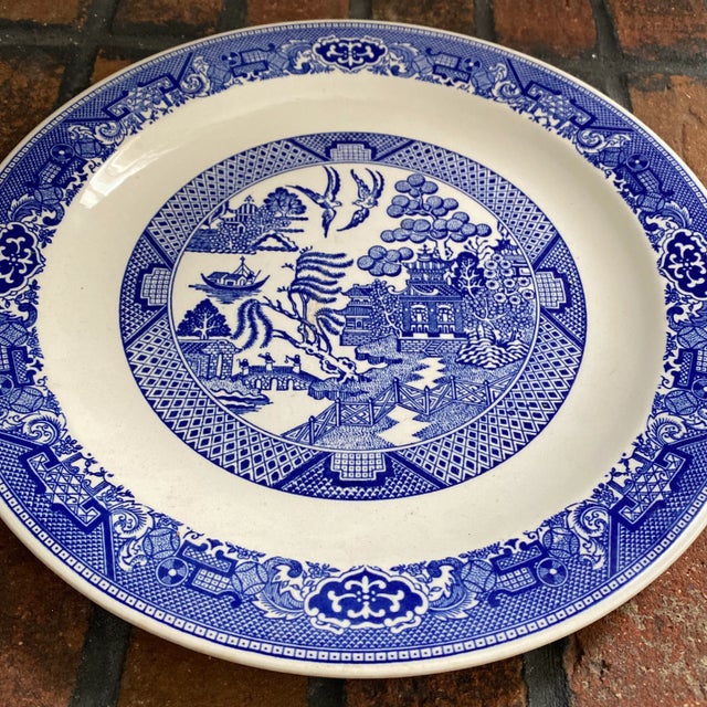 Beautiful chinoiserie platter or large plate