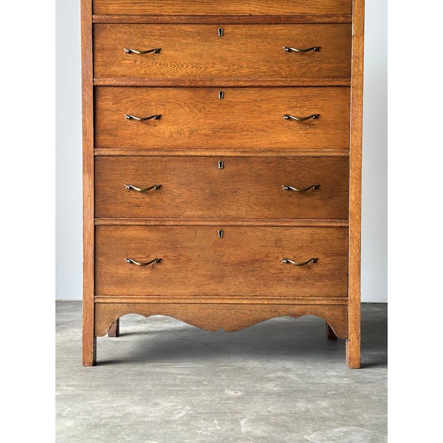 Antique Scalloped Quarter Sawn Golden Oak Chest of Drawers For Sale In Greensboro - Image 6 of 13