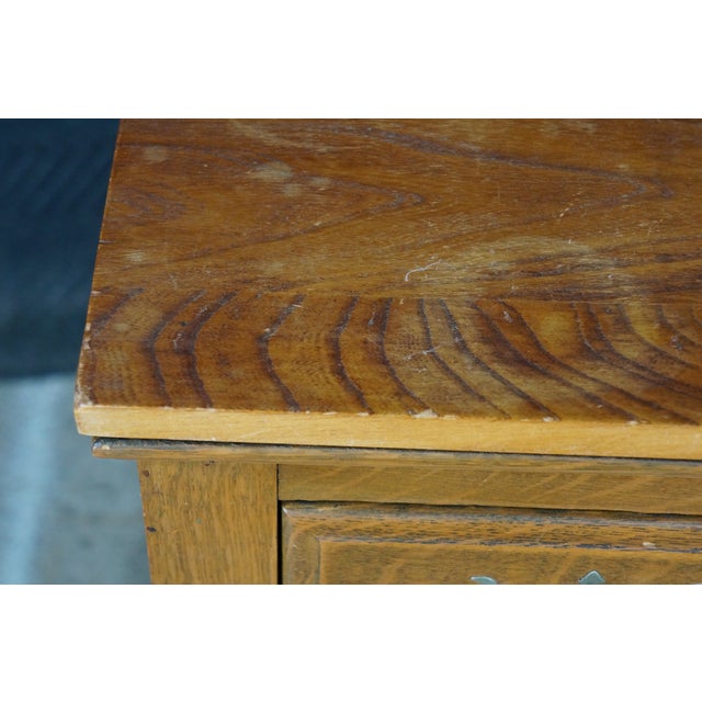 Antique American Victorian Quartersawn Oak 2 Drawer Console Cabinet Cupboard 31" For Sale - Image 4 of 17