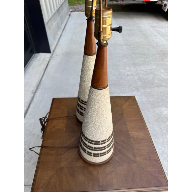 1960s 1960s Mid-Century Modern Textured Cone Lamps by Plasto Mfg. Co. - A Pair For Sale - Image 5 of 12