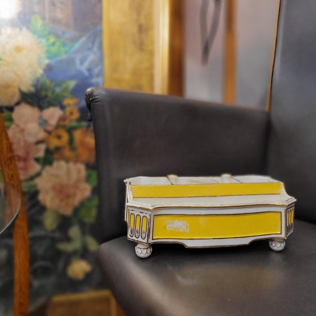 Yellow and Gold Writing Set in Porcelain, 1800s For Sale - Image 15 of 18