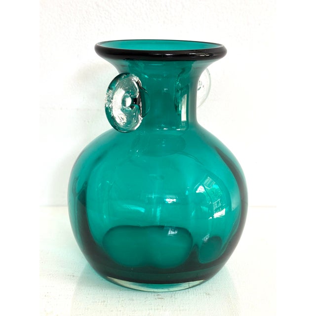 Late 20th Century Emerald Green Glass Art Deco Vase With Handles For Sale - Image 6 of 9