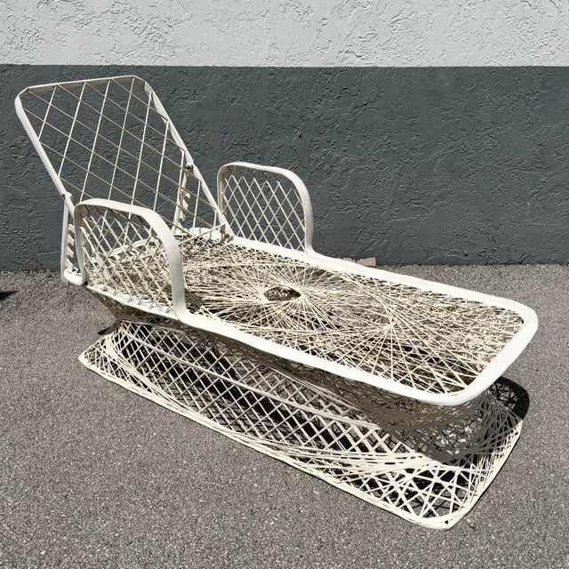 Mid Century Modern Spun Fiberglass Adjustable Chaise For Sale - Image 4 of 6