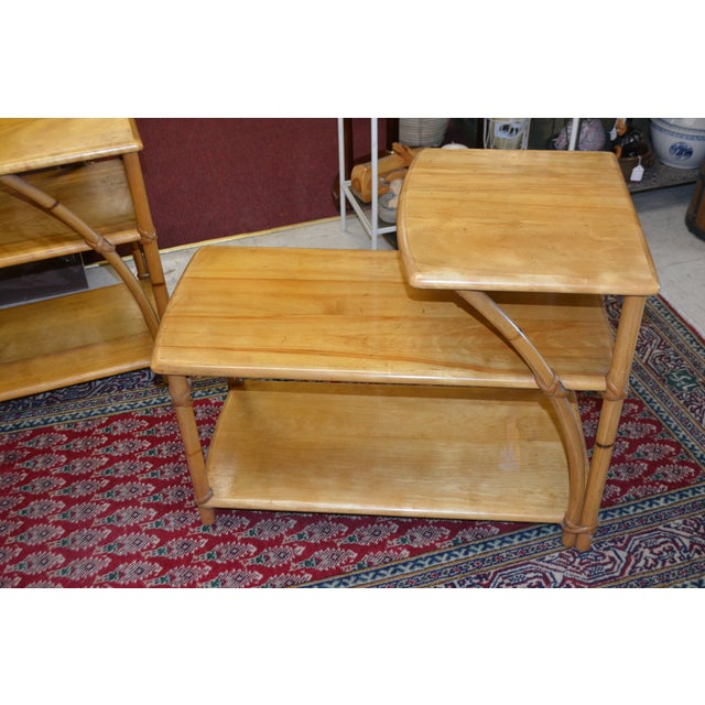 Heywood-Wakefield 1960s Pair Vintage Heywood Wakefield Ashcraft 3 Tier Golden Maple Wood & Bamboo Look Step End or Side Tables For Sale - Image 4 of 10