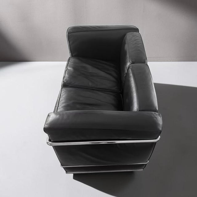 Cassina LC2 Two-Seater Sofas by Le Corbusier, Charlotte Perriand & Pierre Jeanneret for Cassina, Set of 2 For Sale - Image 4 of 13