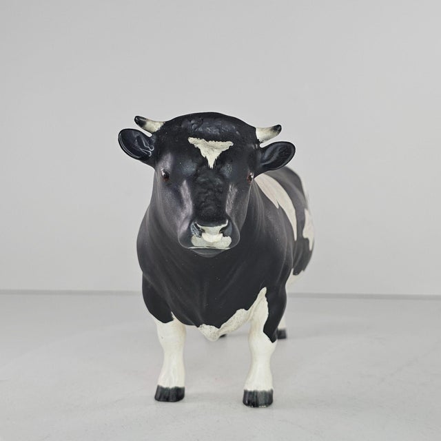 Late 20th Century Vintage Beswick England Bull Champion Coddington Hilt Bar Cow Figurine Matte For Sale - Image 5 of 7