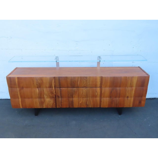 Mid 20th Century Mid Century Modern Long Glass Top Walnut Sideboard Credenza Dresser Buffet 6667 For Sale - Image 5 of 18